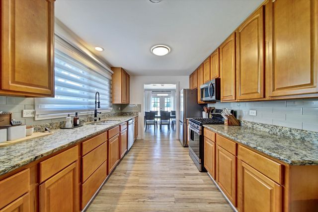 116 E Brittany Drive, Arlington Heights, IL 60004