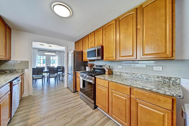116 E Brittany Drive, Arlington Heights, IL 60004