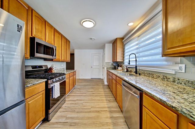 116 E Brittany Drive, Arlington Heights, IL 60004