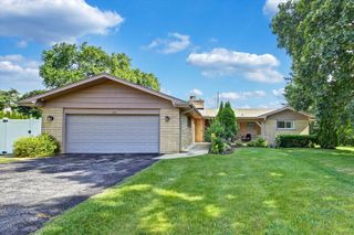 116 E Brittany Drive, Arlington Heights, IL 60004