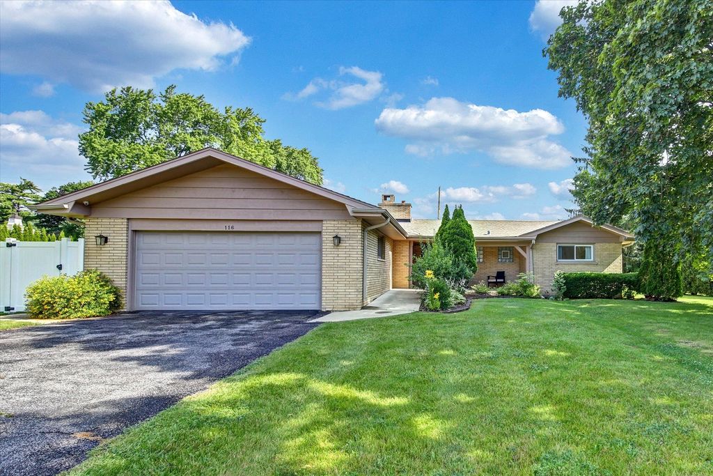116 E Brittany Drive, Arlington Heights, IL 60004