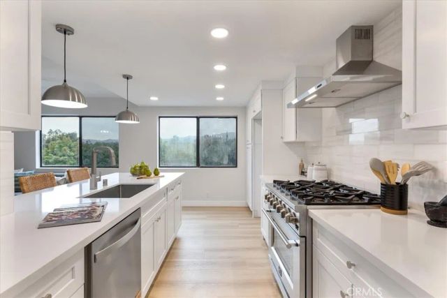 17150 Burbank Boulevard 25, Encino, CA 91316