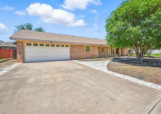 5610 Cuero Drive, De Cordova, TX 76049