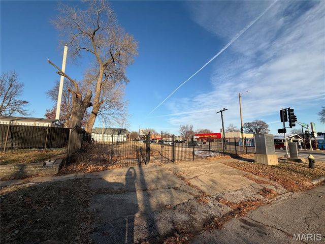 4301 Holly Hills Boulevard, St Louis, MO 63116