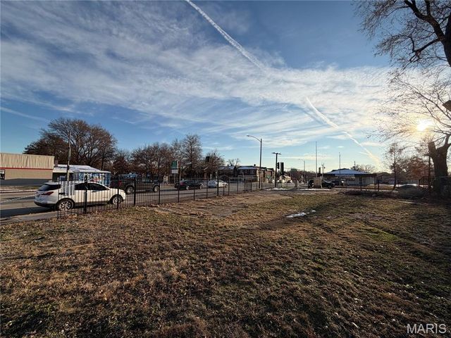 4301 Holly Hills Boulevard, St Louis, MO 63116