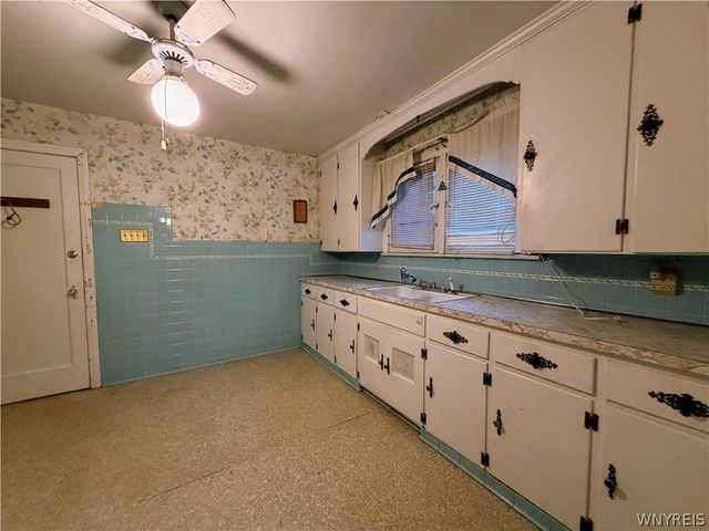 1126 Ferry Avenue, Niagara Falls, NY 14301
