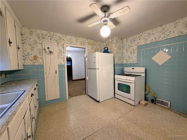 1126 Ferry Avenue, Niagara Falls, NY 14301