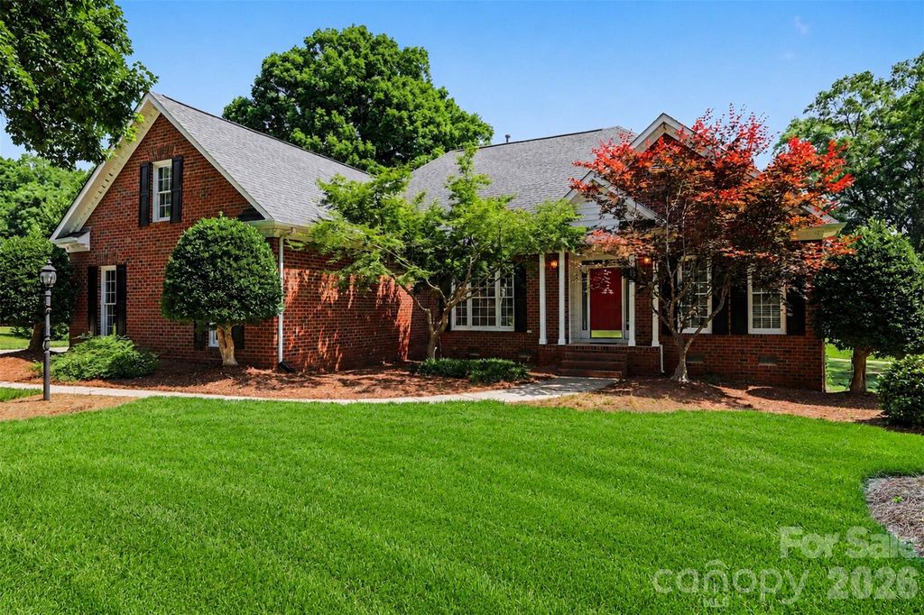 4726 Shannamara Drive, Matthews, NC 28104