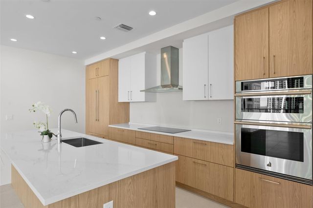 275 1ST AVENUE S 1202, St Petersburg, FL 33701