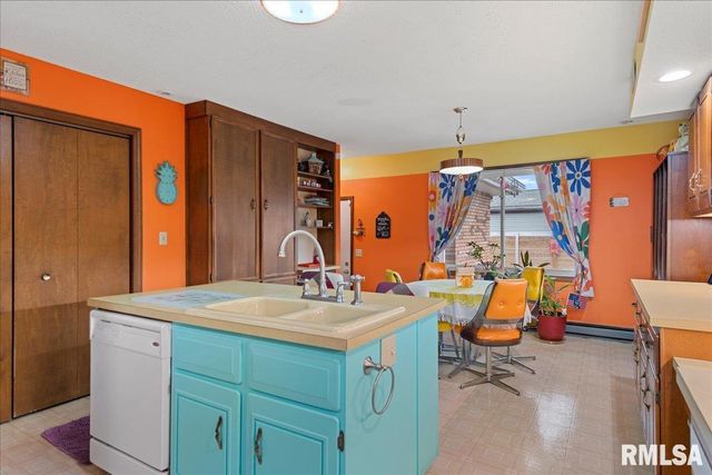 205 GOLF Road, Springfield, IL 62704