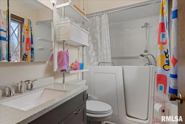 205 GOLF Road, Springfield, IL 62704