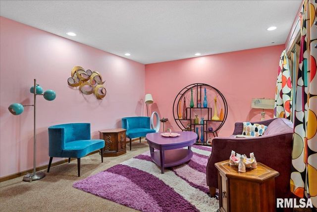 205 GOLF Road, Springfield, IL 62704