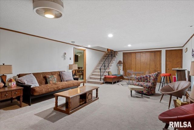 205 GOLF Road, Springfield, IL 62704