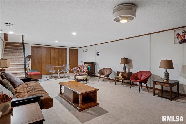 205 GOLF Road, Springfield, IL 62704