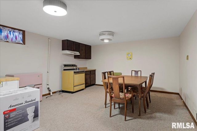 205 GOLF Road, Springfield, IL 62704