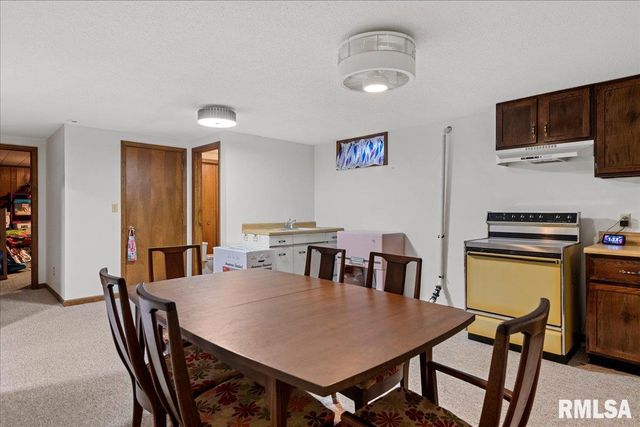 205 GOLF Road, Springfield, IL 62704