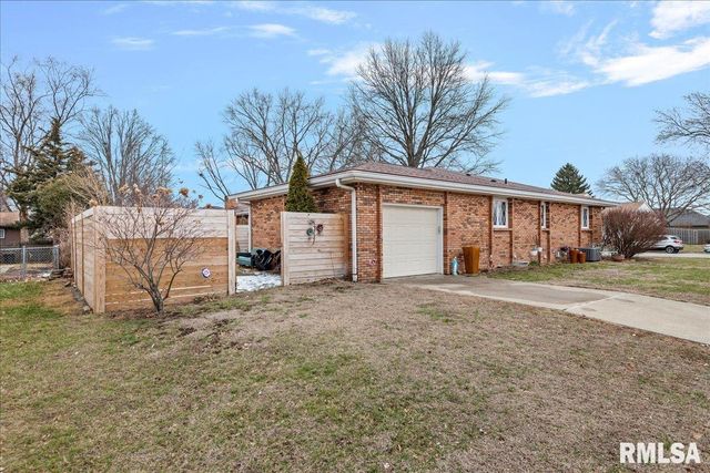 205 GOLF Road, Springfield, IL 62704