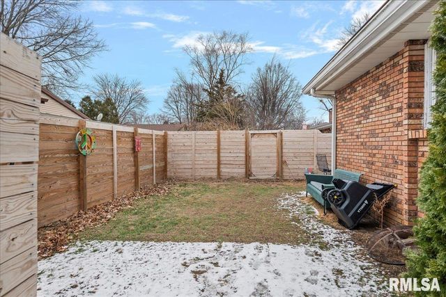 205 GOLF Road, Springfield, IL 62704