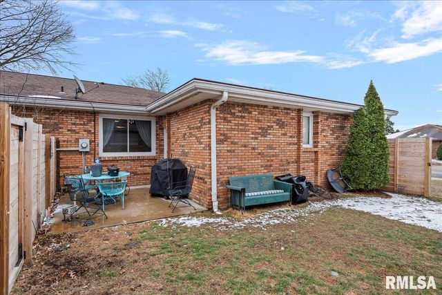 205 GOLF Road, Springfield, IL 62704