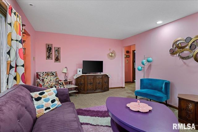 205 GOLF Road, Springfield, IL 62704