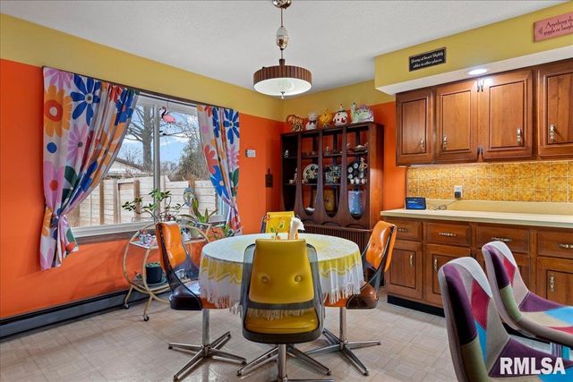 205 GOLF Road, Springfield, IL 62704