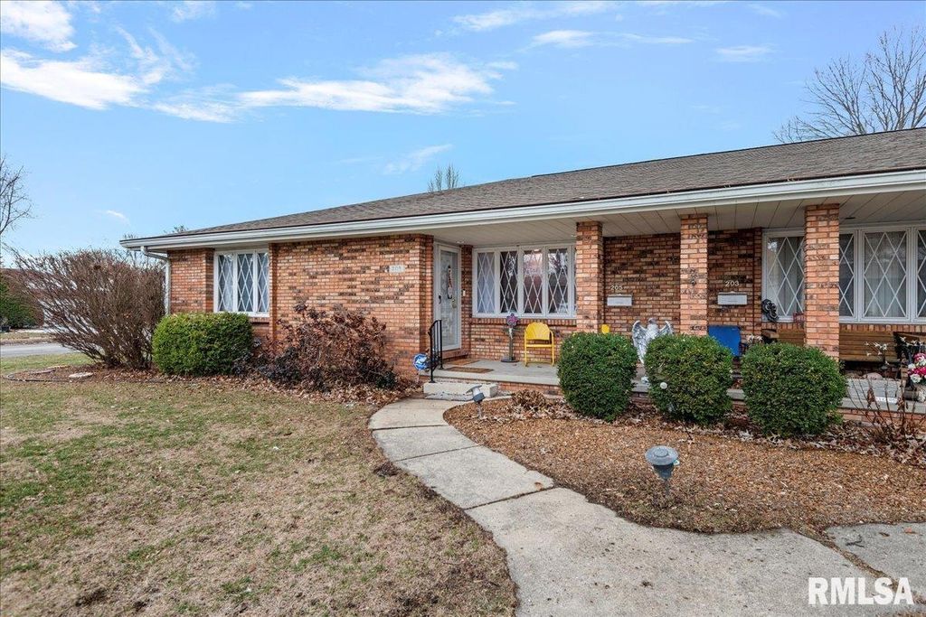 205 GOLF Road, Springfield, IL 62704