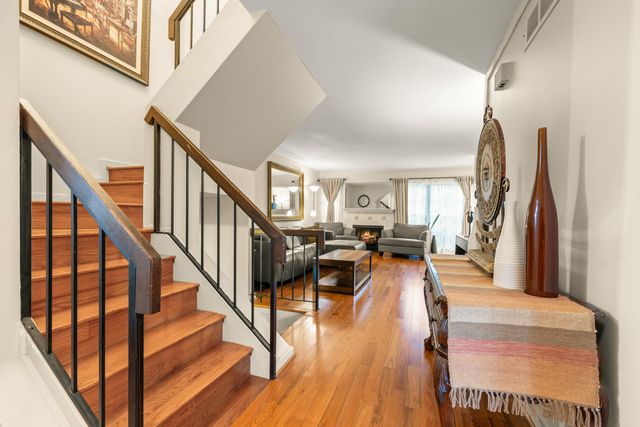 25073 Oakbrooke Drive, Southfield, MI 48033
