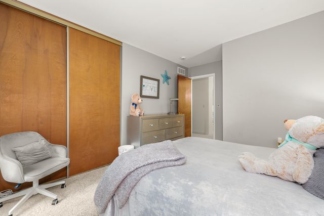 25073 Oakbrooke Drive, Southfield, MI 48033