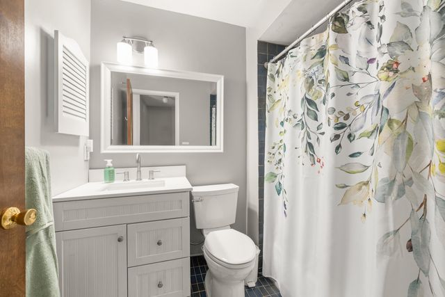 25073 Oakbrooke Drive, Southfield, MI 48033