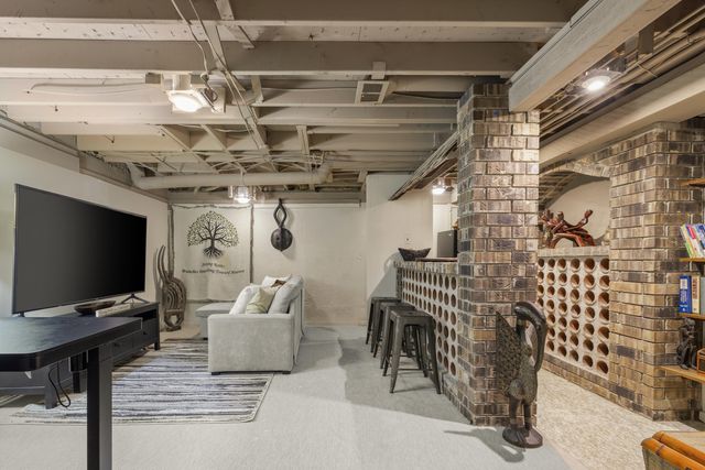 25073 Oakbrooke Drive, Southfield, MI 48033