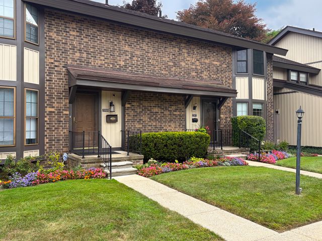 25073 Oakbrooke Drive, Southfield, MI 48033