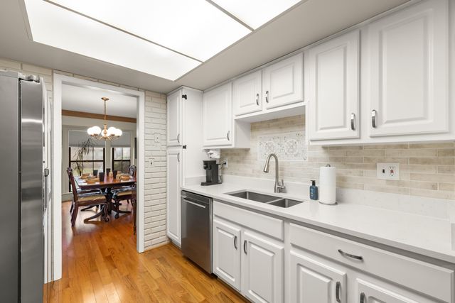 25073 Oakbrooke Drive, Southfield, MI 48033