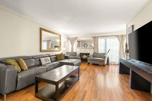 25073 Oakbrooke Drive, Southfield, MI 48033