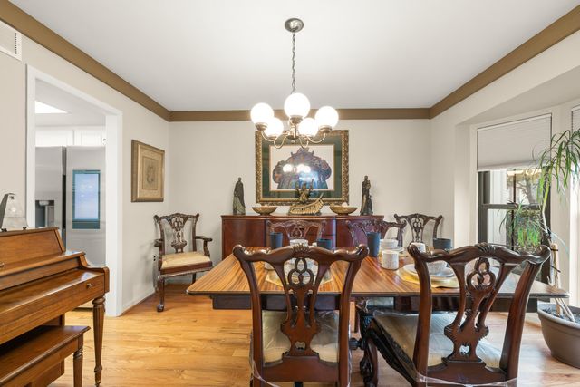 25073 Oakbrooke Drive, Southfield, MI 48033