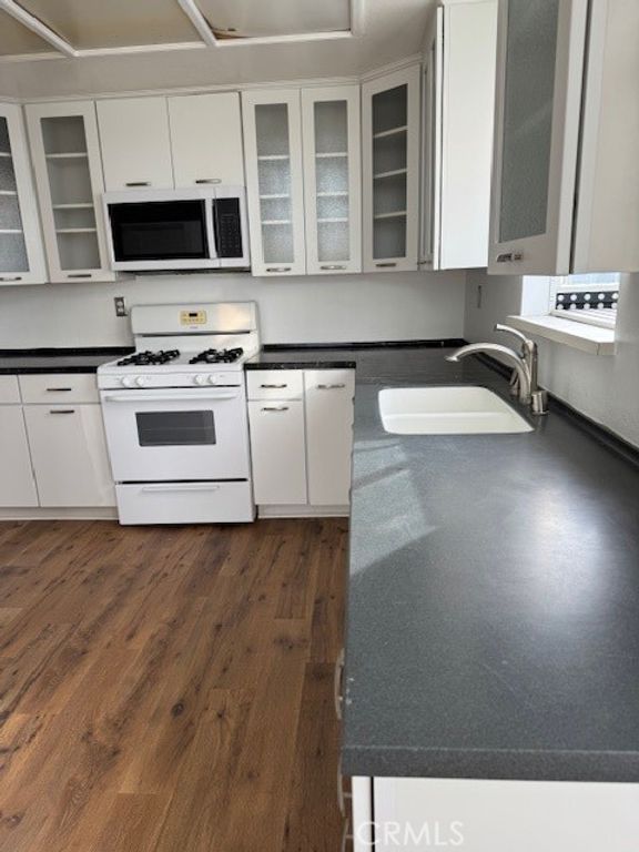 Image 5 of property listing at 20320 Fanchon #104 104, Canyon Country, CA 91351