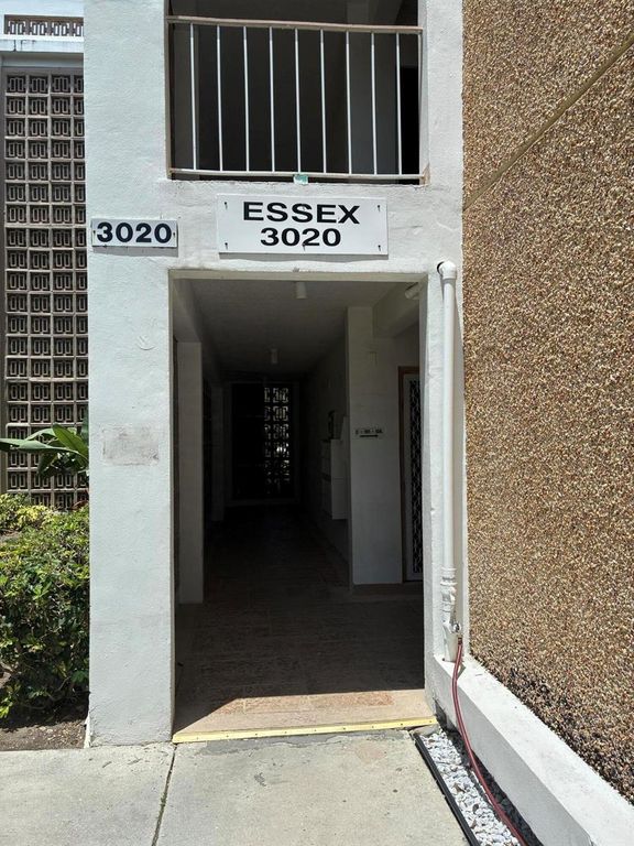 3020 NE 16th Avenue 102, Oakland Park, FL 33334
