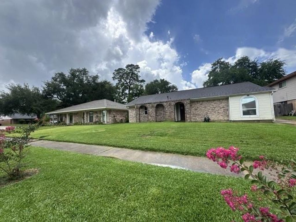 510 Mistywood Drive, Houston, TX 77090
