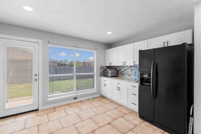 428 NE Murphy Road, Burleson, TX 76028