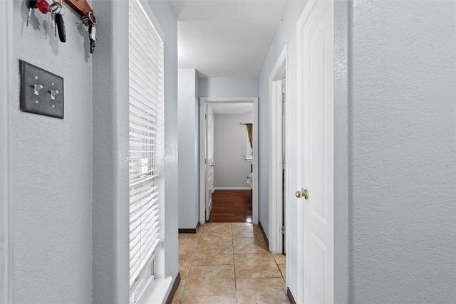 428 NE Murphy Road, Burleson, TX 76028