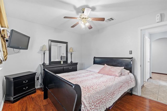 428 NE Murphy Road, Burleson, TX 76028