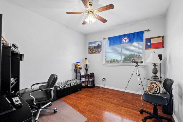 428 NE Murphy Road, Burleson, TX 76028