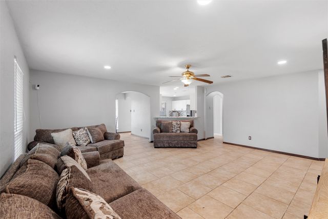 428 NE Murphy Road, Burleson, TX 76028