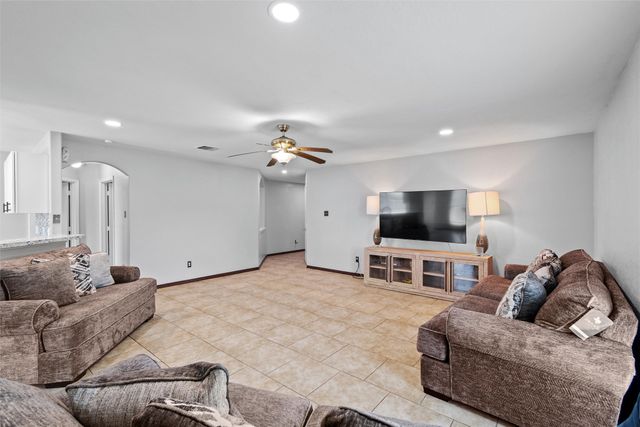 428 NE Murphy Road, Burleson, TX 76028