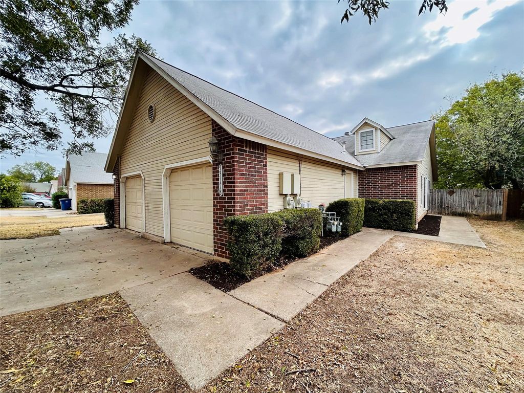 9317 Kempler DR B, Austin, TX 78748