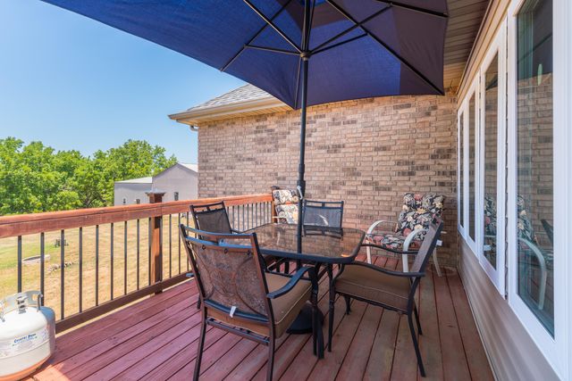 201 Green Oaks Drive, Ozark, MO 65721