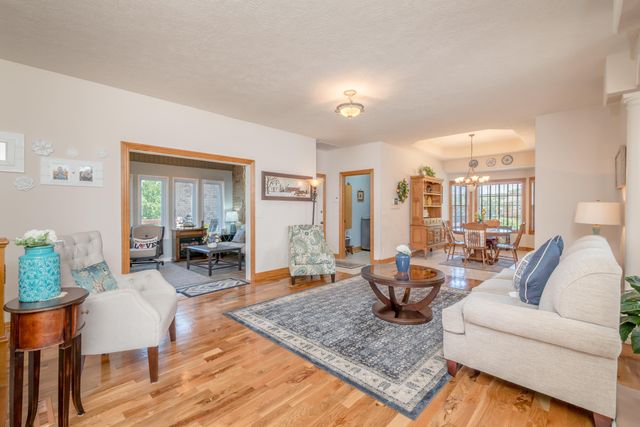 201 Green Oaks Drive, Ozark, MO 65721