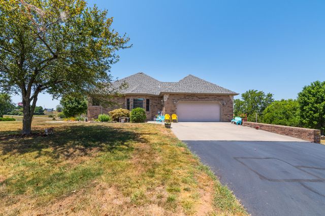 201 Green Oaks Drive, Ozark, MO 65721