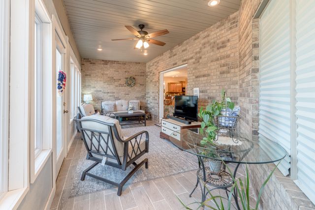 201 Green Oaks Drive, Ozark, MO 65721