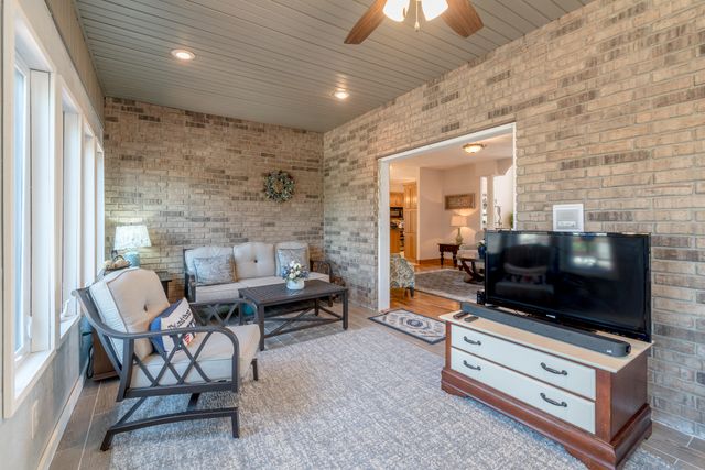 201 Green Oaks Drive, Ozark, MO 65721