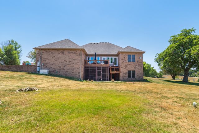 201 Green Oaks Drive, Ozark, MO 65721